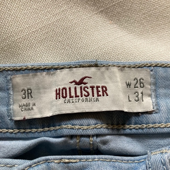 Hollister Distressed Light Washed Strait leg jeans - Picture 5 of 5
